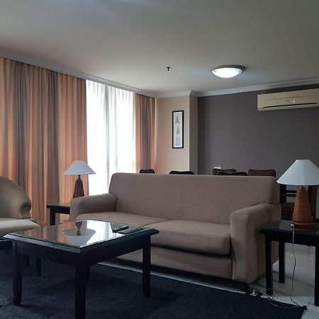 Kristal Hotel Giacarta Esterno foto