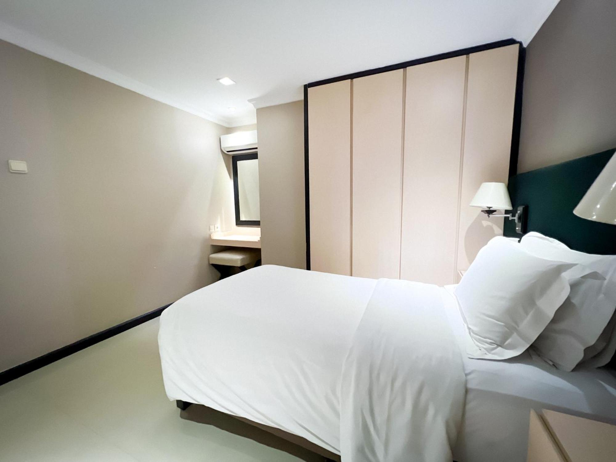 Kristal Hotel Giacarta Esterno foto
