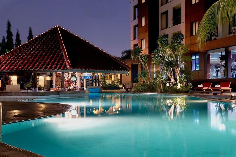 Kristal Hotel Giacarta Esterno foto